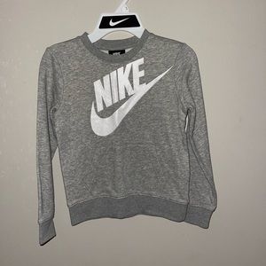 NWOT, NIKE little girls sweater size 6X